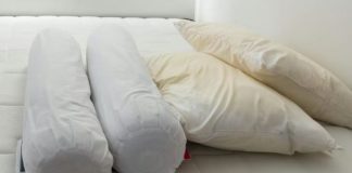 Najjeftiniji trik da vam jastuci budu snježno bijeli Najjeftiniji trik da vam jastuci budu snježno bijeli - featured image