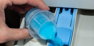 Omekšivač slabo miriše? Jedna greška je kriva za sve, a mnogi je prave kada peru veš Omekšivač slabo miriše? Jedna greška je kriva za sve, a mnogi je prave kada peru veš - featured image