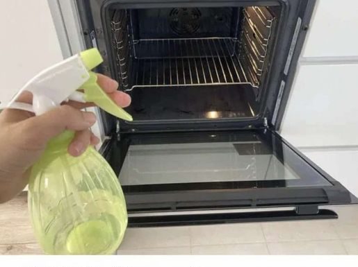 RERNU više ne ribam, nema razloga za to: 0V0 pošpricam uveče, a ujutro samo 0brišem krpom – pećnica je kao nova! RERNU više ne ribam, nema razloga za to: 0V0 pošpricam uveče, a ujutro samo 0brišem krpom – pećnica je kao nova! - featured image