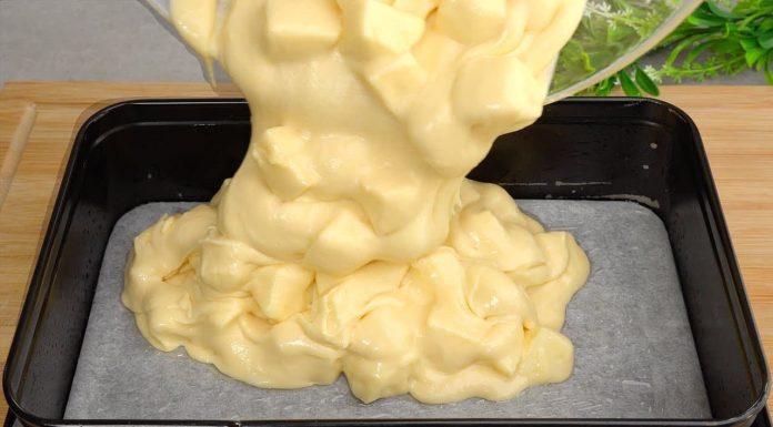 KOLAČ OD JABUKA SA VANILA PUDINGOM Savršen spoj jabuka i kremastog pudinga – kolač koji morate probati! KOLAČ OD JABUKA SA VANILA PUDINGOM Savršen spoj jabuka i kremastog pudinga – kolač koji morate probati! - featured image