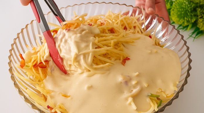 Samo naribajte 3 krompira. Bolje od pizze. Jednostavno, jeftino i ukusno Samo naribajte 3 krompira. Bolje od pizze. Jednostavno, jeftino i ukusno - featured image