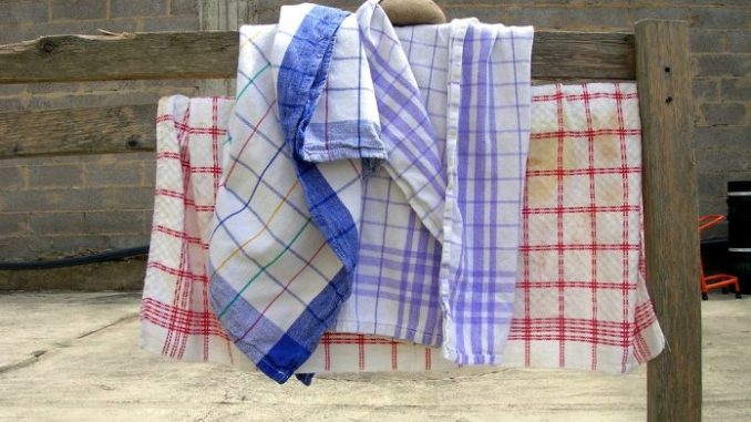 BACAM KUHINJSKE KRPE U LONAC I DODAM JEDAN TAJNI SASTOJAK - featured image BACAM KUHINJSKE KRPE U LONAC I DODAM JEDAN TAJNI SASTOJAK - featured image