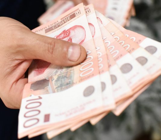 OSIM POVIŠICE PENZIONERIMA STIŽE I DODATAK NA PENZIJU! Dobija se mesečno, evo ko ima pravo i koliko on iznosi OSIM POVIŠICE PENZIONERIMA STIŽE I DODATAK NA PENZIJU! Dobija se mesečno, evo ko ima pravo i koliko on iznosi - featured image