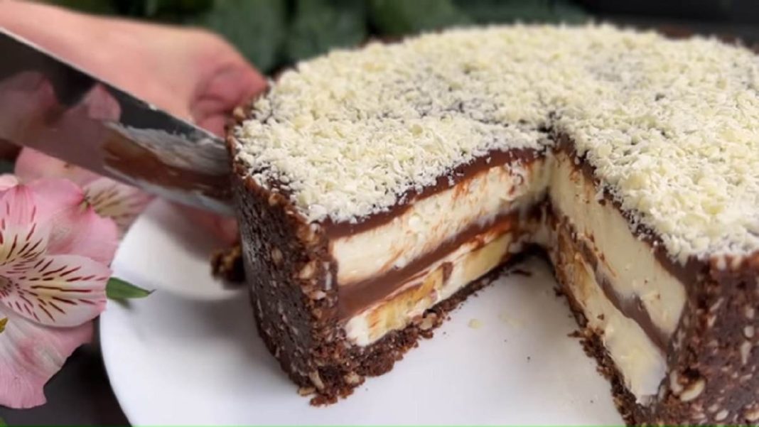 ČOKOLADNA TORTA SA KIKIRIKIJEM: Izgleda kao iz najbolje poslastičarnice, jednostavna je za pripremu, čak se i ne peče - featured image ČOKOLADNA TORTA SA KIKIRIKIJEM: Izgleda kao iz najbolje poslastičarnice, jednostavna je za pripremu, čak se i ne peče - featured image