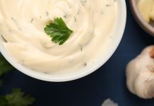 Umak od češnjaka: Ovaj jednostavni recept pomoći će vam da podignete brojna jela Umak od češnjaka: Ovaj jednostavni recept pomoći će vam da podignete brojna jela - featured image