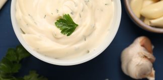 Umak od češnjaka: Ovaj jednostavni recept pomoći će vam da podignete brojna jela Umak od češnjaka: Ovaj jednostavni recept pomoći će vam da podignete brojna jela - featured image