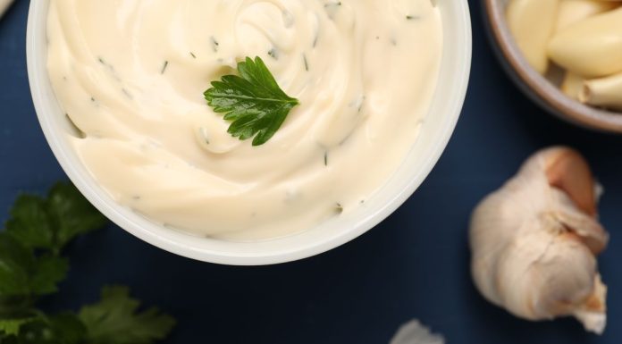 Umak od češnjaka: Ovaj jednostavni recept pomoći će vam da podignete brojna jela Umak od češnjaka: Ovaj jednostavni recept pomoći će vam da podignete brojna jela - featured image