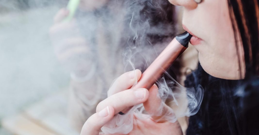 Miris cigarete u domu nestat će za sat vremena uz ove sastojke koje sigurno imate u kuhinji - featured image