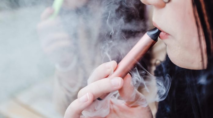 Miris cigarete u domu nestat će za sat vremena uz ove sastojke koje sigurno imate u kuhinji Miris cigarete u domu nestat će za sat vremena uz ove sastojke koje sigurno imate u kuhinji - featured image
