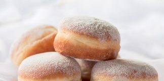 Brze krofne iz rerne: Narastu ogromne, bez prženja u dubokom ulju! (RECEPT) Brze krofne iz rerne: Narastu ogromne, bez prženja u dubokom ulju! (RECEPT) - featured image