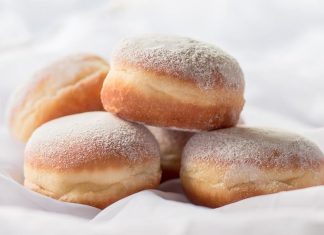 Brze krofne iz rerne: Narastu ogromne, bez prženja u dubokom ulju! (RECEPT) Brze krofne iz rerne: Narastu ogromne, bez prženja u dubokom ulju! (RECEPT) - featured image