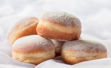 Brze krofne iz rerne: Narastu ogromne, bez prženja u dubokom ulju! (RECEPT) Brze krofne iz rerne: Narastu ogromne, bez prženja u dubokom ulju! (RECEPT) - featured image