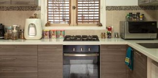 Rijetki će pogoditi: Evo čemu služi ladica ispod rerne Rijetki će pogoditi: Evo čemu služi ladica ispod rerne - featured image