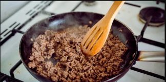 Kuharica otkrila tajnu, a ljudi zanijemili: Evo zašto se prvo prži mljeveno meso, pa se tek onda dodaje crni luk Kuharica otkrila tajnu, a ljudi zanijemili: Evo zašto se prvo prži mljeveno meso, pa se tek onda dodaje crni luk - featured image