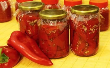 Pečena paprika sa belim lukom za zimnicu Pečena paprika sa belim lukom za zimnicu - featured image