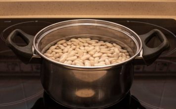 Nikako u vodi: Grah prije kuhanja bolje potopite u ovu 1 namirnicu Nikako u vodi: Grah prije kuhanja bolje potopite u ovu 1 namirnicu - featured image