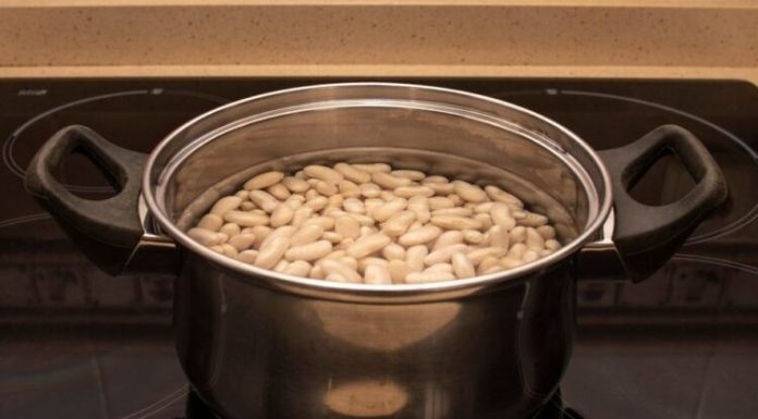 Nikako u vodi: Grah prije kuhanja bolje potopite u ovu 1 namirnicu Nikako u vodi: Grah prije kuhanja bolje potopite u ovu 1 namirnicu - featured image