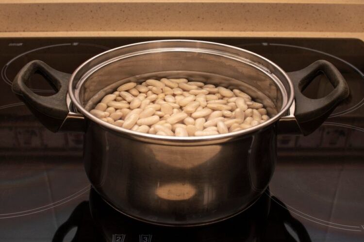 Nikako u vodi: Grah prije kuhanja bolje potopite u ovu 1 namirnicu - featured image Nikako u vodi: Grah prije kuhanja bolje potopite u ovu 1 namirnicu - featured image