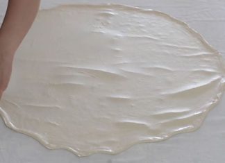 Tijesto vam se lijepi? Dodavanje brašna nije rješenje – ova caka je mnogo bolja Tijesto vam se lijepi? Dodavanje brašna nije rješenje – ova caka je mnogo bolja - featured image