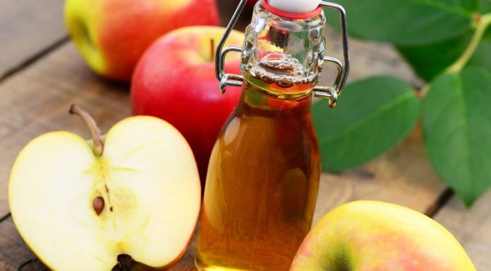 Ljekovita moć jabučnog octa: Čisti kosu i uklanja bradavice Ljekovita moć jabučnog octa: Čisti kosu i uklanja bradavice - featured image