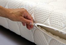 ŽENA OTKRILA TRIK KAKO DA OČISTITE MADRAC OD ŽUTIH I SMEĐIH MRLJA: Treba vam samo jedan sastojak, ZA PAR MINUTA KAO NOV ŽENA OTKRILA TRIK KAKO DA OČISTITE MADRAC OD ŽUTIH I SMEĐIH MRLJA: Treba vam samo jedan sastojak, ZA PAR MINUTA KAO NOV - featured image