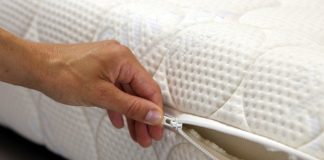 ŽENA OTKRILA TRIK KAKO DA OČISTITE MADRAC OD ŽUTIH I SMEĐIH MRLJA: Treba vam samo jedan sastojak, ZA PAR MINUTA KAO NOV ŽENA OTKRILA TRIK KAKO DA OČISTITE MADRAC OD ŽUTIH I SMEĐIH MRLJA: Treba vam samo jedan sastojak, ZA PAR MINUTA KAO NOV - featured image