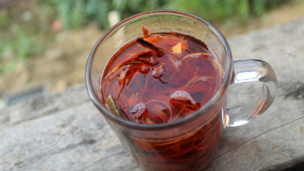 Tajne narodne medicine: Voda s ovim voćem čisti jetru kao rukom i poboljšava probavu - featured image Tajne narodne medicine: Voda s ovim voćem čisti jetru kao rukom i poboljšava probavu - featured image