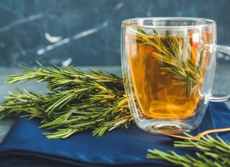 Čaj od ruzmarina je jedan od najzdravijih: Uz koje lekove ne sme da se pije Čaj od ruzmarina je jedan od najzdravijih: Uz koje lekove ne sme da se pije - featured image