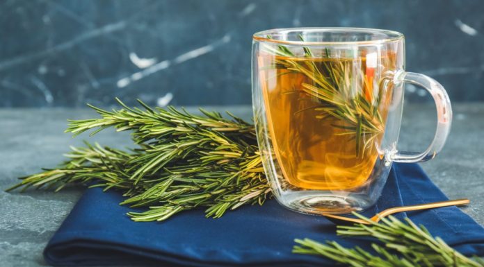 Čaj od ruzmarina je jedan od najzdravijih: Uz koje lekove ne sme da se pije Čaj od ruzmarina je jedan od najzdravijih: Uz koje lekove ne sme da se pije - featured image