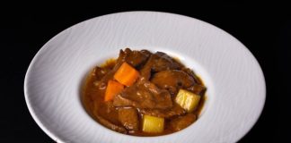 Ovo je recept za odličan gulaš: Kuhar otkrio kako da vam meso bude mekano kao u restoranu Ovo je recept za odličan gulaš: Kuhar otkrio kako da vam meso bude mekano kao u restoranu - featured image