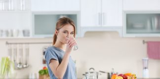 Evo kojih se osam stvari događaju tijelu kada ne pijete dovoljno vode Evo kojih se osam stvari događaju tijelu kada ne pijete dovoljno vode - featured image