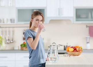 Evo kojih se osam stvari događaju tijelu kada ne pijete dovoljno vode Evo kojih se osam stvari događaju tijelu kada ne pijete dovoljno vode - featured image