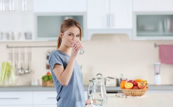 Evo kojih se osam stvari događaju tijelu kada ne pijete dovoljno vode Evo kojih se osam stvari događaju tijelu kada ne pijete dovoljno vode - featured image