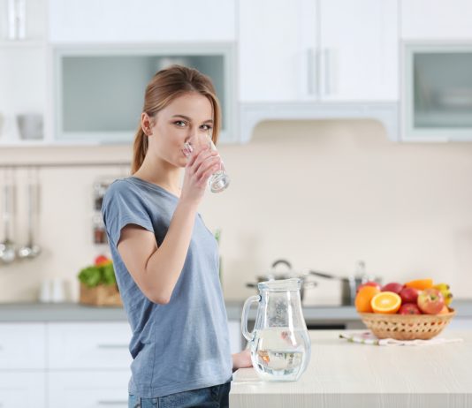 Evo kojih se osam stvari događaju tijelu kada ne pijete dovoljno vode Evo kojih se osam stvari događaju tijelu kada ne pijete dovoljno vode - featured image