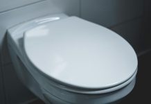 Zašto uvijek trebate držati poklopac WC školjke zatvoren: Iznenađujući razlozi stručnjaka Zašto uvijek trebate držati poklopac WC školjke zatvoren: Iznenađujući razlozi stručnjaka - featured image