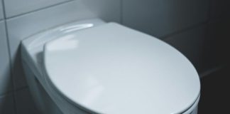 Zašto uvijek trebate držati poklopac WC školjke zatvoren: Iznenađujući razlozi stručnjaka Zašto uvijek trebate držati poklopac WC školjke zatvoren: Iznenađujući razlozi stručnjaka - featured image