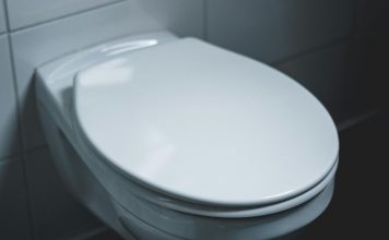 Zašto uvijek trebate držati poklopac WC školjke zatvoren: Iznenađujući razlozi stručnjaka Zašto uvijek trebate držati poklopac WC školjke zatvoren: Iznenađujući razlozi stručnjaka - featured image