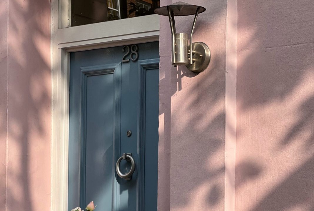 Ako vam u kući nedostaju sreća i novac, odmah okačite ovaj predmet iznad vrata - featured image Ako vam u kući nedostaju sreća i novac, odmah okačite ovaj predmet iznad vrata - featured image