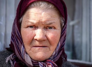 Kada vas odrasla deca ne poštuju i ignorišu, preuzmite ovih 7 koraka: Videćete kako se stvari menjaju Kada vas odrasla deca ne poštuju i ignorišu, preuzmite ovih 7 koraka: Videćete kako se stvari menjaju - featured image