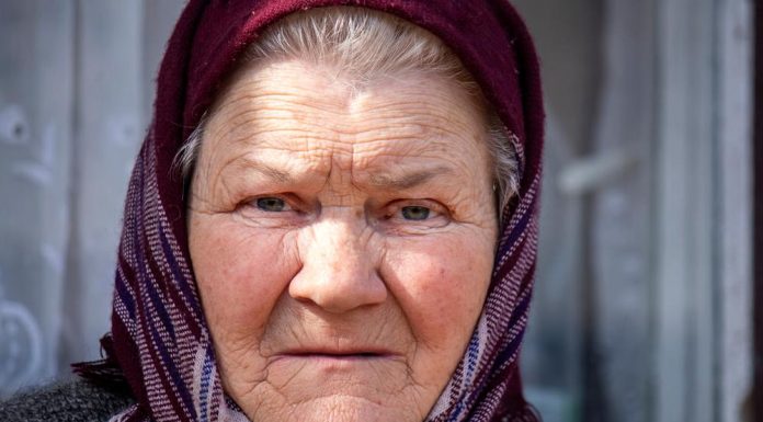 Kada vas odrasla deca ne poštuju i ignorišu, preuzmite ovih 7 koraka: Videćete kako se stvari menjaju Kada vas odrasla deca ne poštuju i ignorišu, preuzmite ovih 7 koraka: Videćete kako se stvari menjaju - featured image