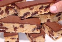 **KOLAČ bez pečenja, bez jaja, bez brašna, neodoljiv ukus sa keksima i čokoladom** **KOLAČ bez pečenja, bez jaja, bez brašna, neodoljiv ukus sa keksima i čokoladom** - featured image