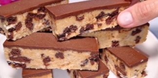 **KOLAČ bez pečenja, bez jaja, bez brašna, neodoljiv ukus sa keksima i čokoladom** **KOLAČ bez pečenja, bez jaja, bez brašna, neodoljiv ukus sa keksima i čokoladom** - featured image