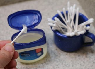 Vazelin trenutno najtraženija krema na svijetu zbog trika koji su žene otkrile Vazelin trenutno najtraženija krema na svijetu zbog trika koji su žene otkrile - featured image