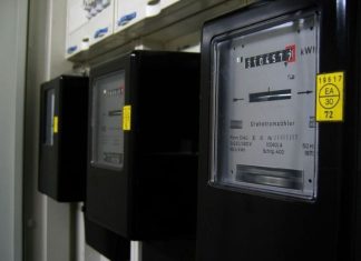 Ko je veći potrošač struje u vašem domu — mašina za pranje veša ili frižider Ko je veći potrošač struje u vašem domu — mašina za pranje veša ili frižider - featured image