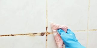 Pomiješajte i nanesite na fuge: Vratit ćete im snježnobijelu boju, a plijesan će nestati Pomiješajte i nanesite na fuge: Vratit ćete im snježnobijelu boju, a plijesan će nestati - featured image