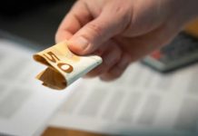 U vašoj kući nema para? 1 novčanicu stavite na ovo mjesto i gledajte kada novac krene da se gomila U vašoj kući nema para? 1 novčanicu stavite na ovo mjesto i gledajte kada novac krene da se gomila - featured image