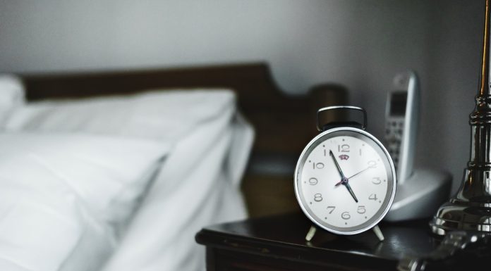 Gotovo svake noći se budite između 3 i 5 ujutro? Stručnjaci otkrivaju što to znači Gotovo svake noći se budite između 3 i 5 ujutro? Stručnjaci otkrivaju što to znači - featured image