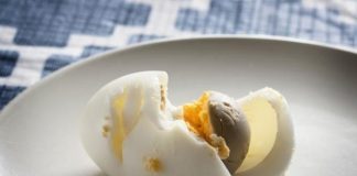 NISMO NI SVJESNI ŠTA JEDEMO! – Evo šta znači zeleni krug oko kuhanog ŽUMANCETA i koliko je OPASAN po zdravlje NISMO NI SVJESNI ŠTA JEDEMO! - Evo šta znači zeleni krug oko kuhanog ŽUMANCETA i koliko je OPASAN po zdravlje - featured image