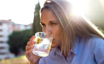 NAJBOLJI ČISTAČ Gutljaj ovoga svako jutro na prazan stomak je spas za jetru NAJBOLJI ČISTAČ Gutljaj ovoga svako jutro na prazan stomak je spas za jetru - featured image