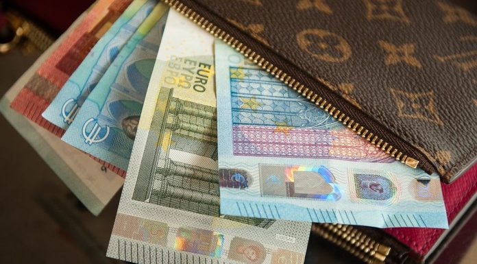 Novčanik puca od para u novoj godini za ovaj znak horoskopa: Evo koga je sudbina izabrala Novčanik puca od para u novoj godini za ovaj znak horoskopa: Evo koga je sudbina izabrala - featured image